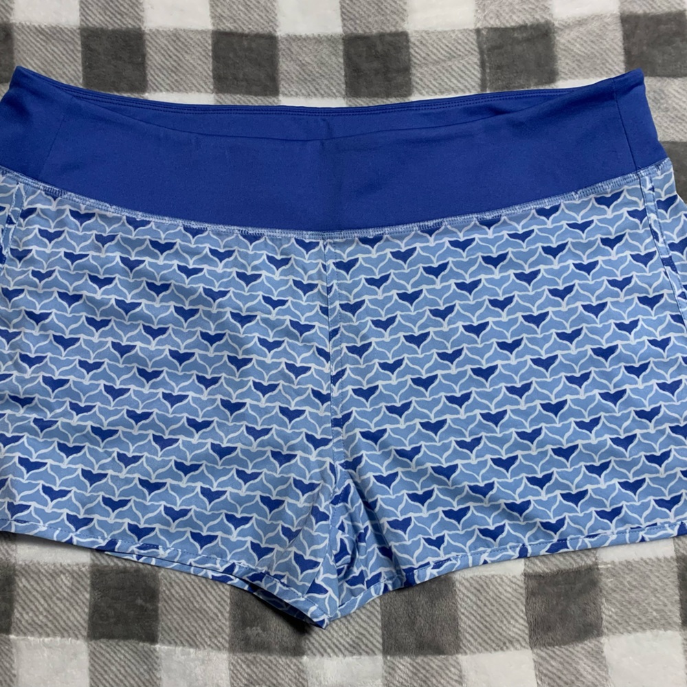 Brand new with tags Vineyard Vines Performance shorts size large